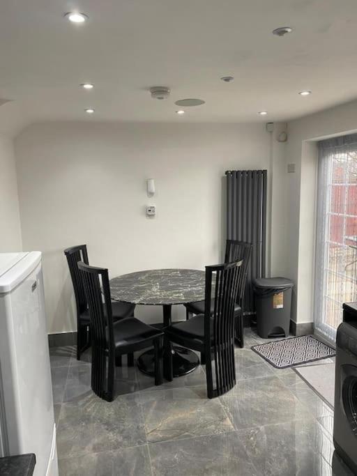 2 Bed House Sleeps 4-5 Villa Liverpool Ngoại thất bức ảnh